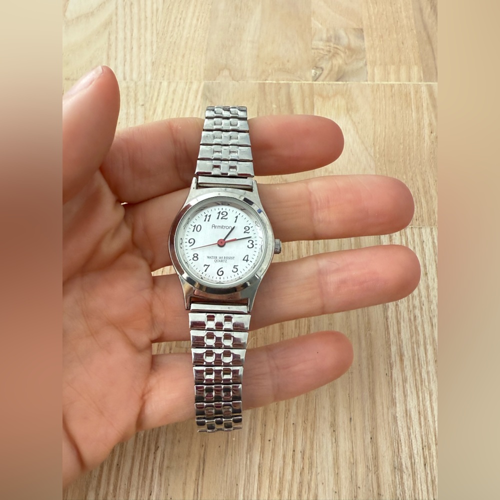 Armitron ladies silver tone expansion bracelet watch NEW BATTERY